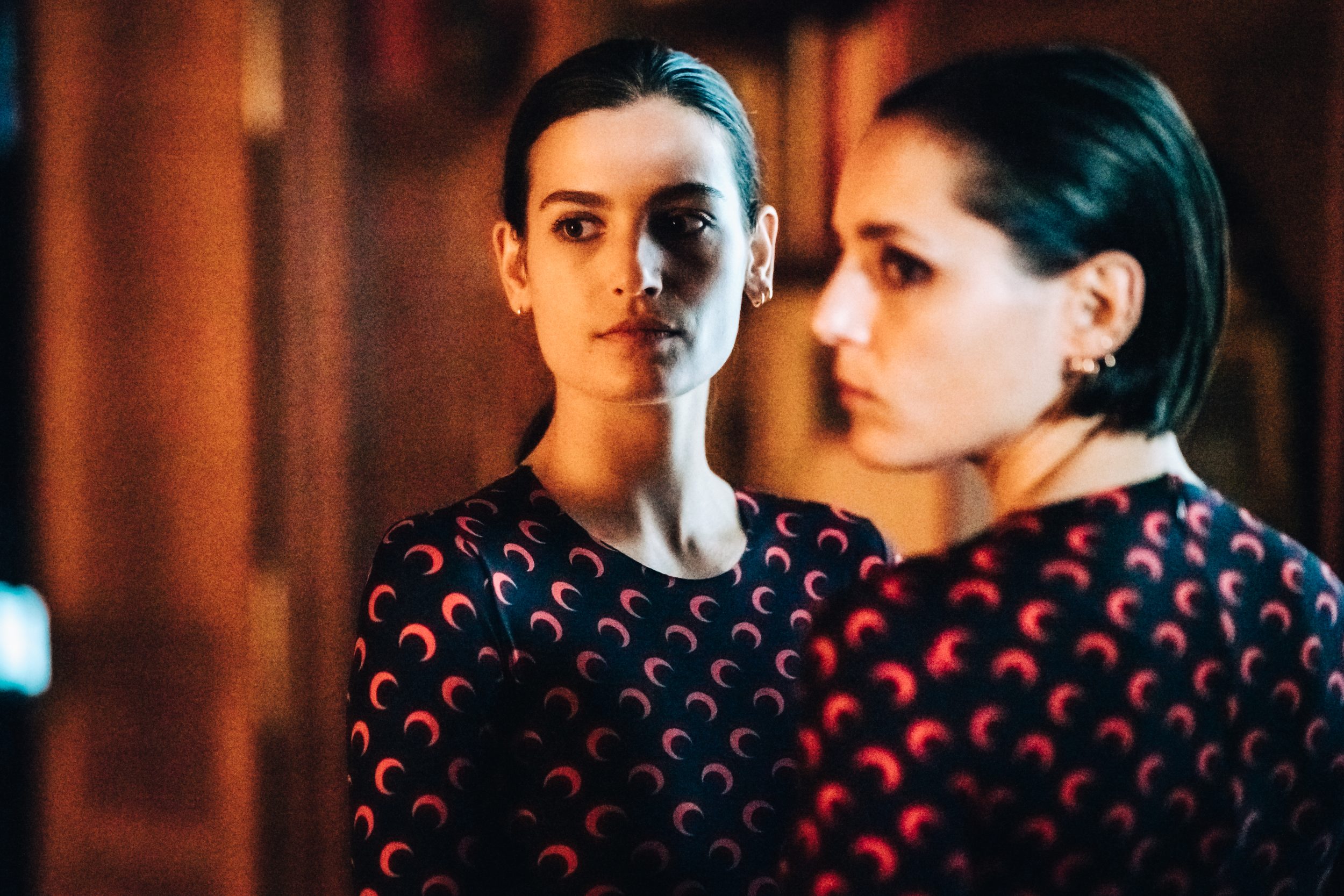 Jehnny Beth (Eve) et Alma Jodorowsky (Anna)